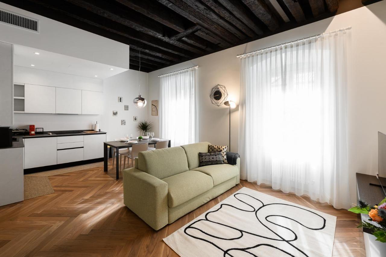 Triestinn - Suite Borsa Buitenkant foto